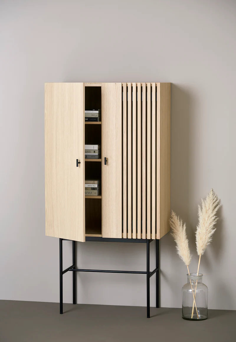 Array Highboard (80 cm) ตู้เก็บของไม้ oak veneer พร้อมขาโลหะสีดำ ออกแบบโดย Says Who