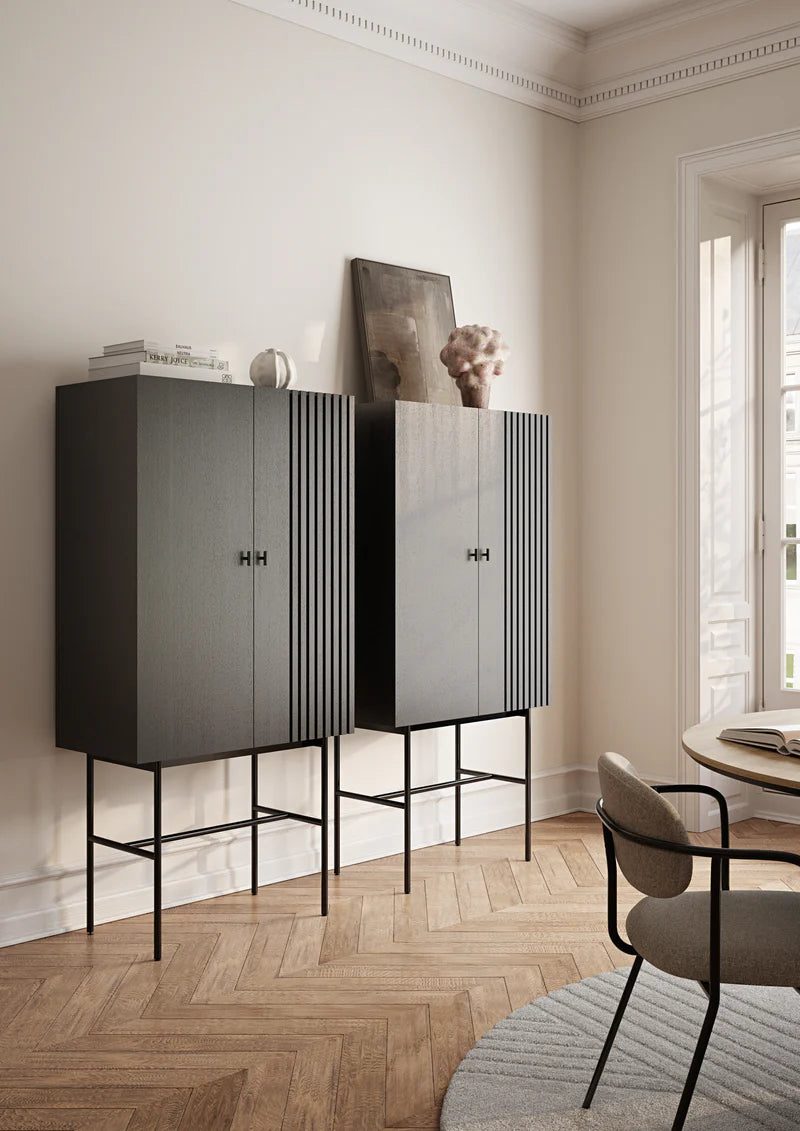 Array Highboard (80 cm) ตู้เก็บของไม้ oak veneer พร้อมขาโลหะสีดำ ออกแบบโดย Says Who