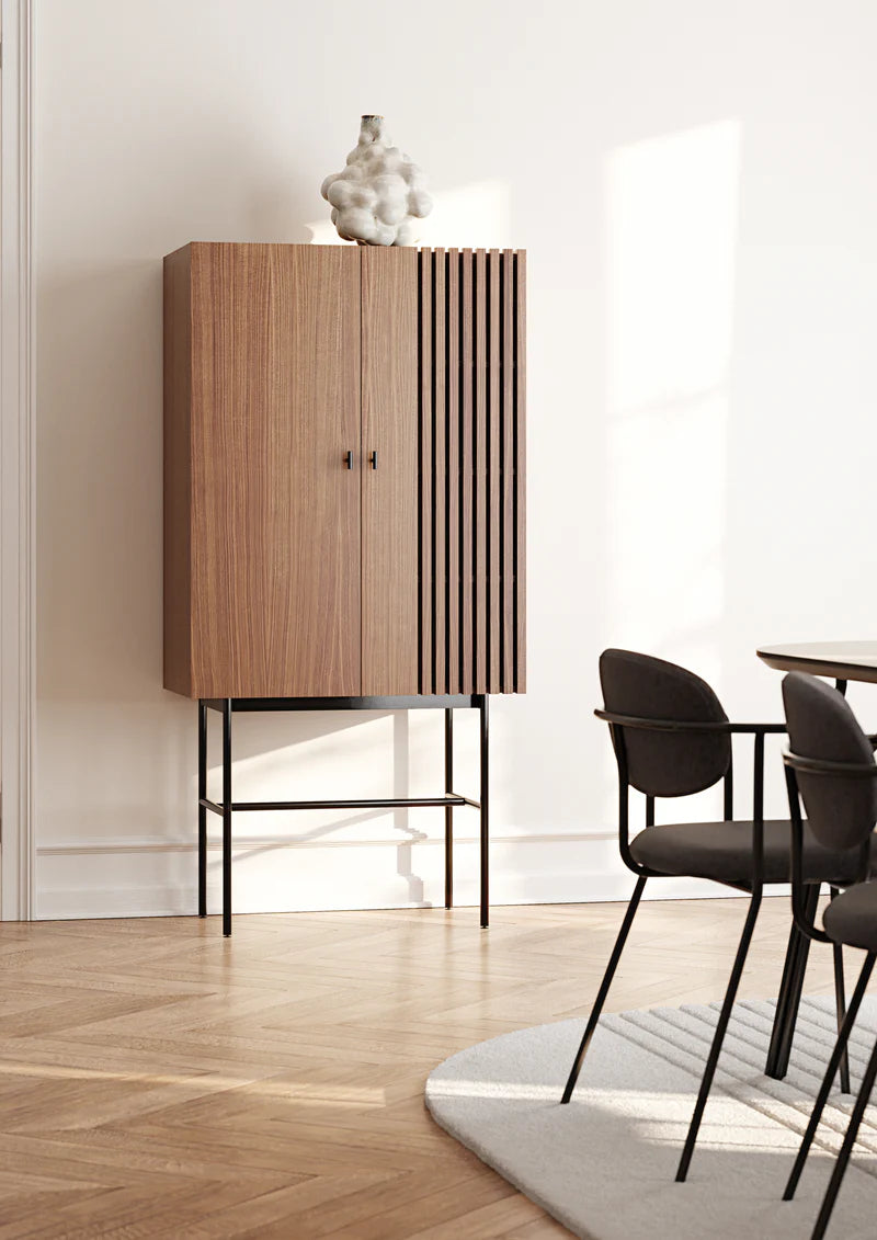Array Highboard (80 cm) ตู้เก็บของไม้ oak veneer พร้อมขาโลหะสีดำ ออกแบบโดย Says Who