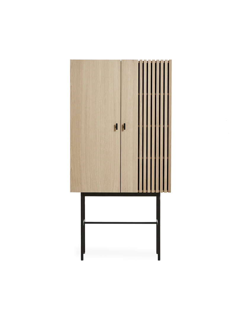 Array Highboard (80 cm) ตู้เก็บของไม้ oak veneer พร้อมขาโลหะสีดำ ออกแบบโดย Says Who