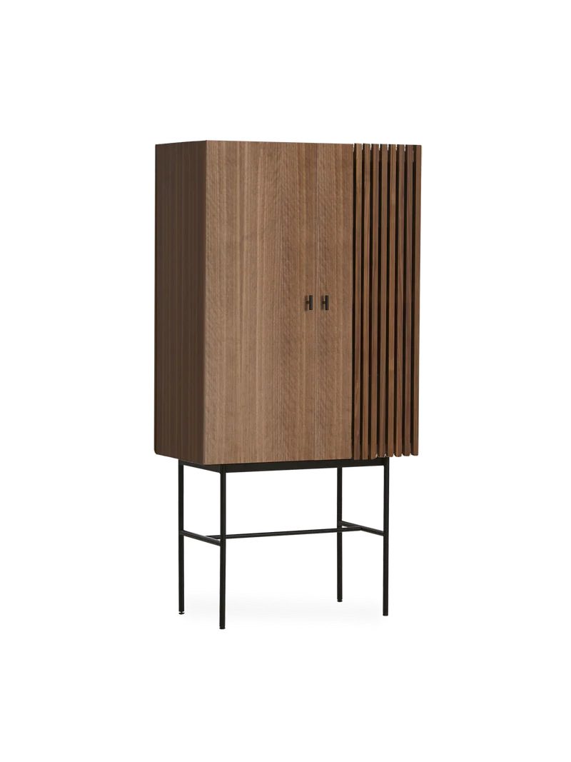 Array Highboard (80 cm) ตู้เก็บของไม้ oak veneer พร้อมขาโลหะสีดำ ออกแบบโดย Says Who