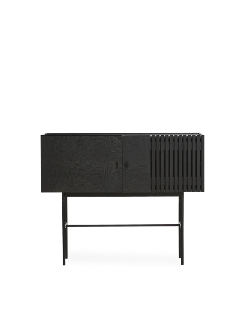 Array Sideboard (180 cm) ตู้เก็บของไม้ oak veneer พร้อมขาโลหะสีดำ ออกแบบโดย Says Who