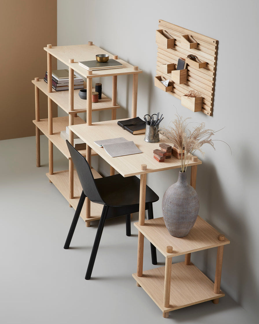 WOUD Input Organiser ชั้นติดผนังไม้โอ๊กสไตล์ Scandinavian furniture และ Danish design ออกแบบแบบโมดูลาร์ด้วยกล่องไม้ 8 ช่องปรับตำแหน่งได้ เหมาะสำหรับใช้เป็น wall organiser และ wooden organiser ในบ้านแนว Nordic หรือมินิมอล ช่วยจัดเก็บของใช้ประจำวันในพื้นที่เล็ก เช่น คอนโดหรือมุมทำงานให้เป็นระเบียบ ดูทันสมัยและสบายตา ดีไซน์คุณภาพจาก WOUD ที่เข้ากับแนวทางของ Old Pine Trees ในประเทศไทย ซึ่งเน้นเฟอร์นิเจอร์ไม้คุณภาพดีที่ใช้งานได้จริงและอยู่ได้นาน.