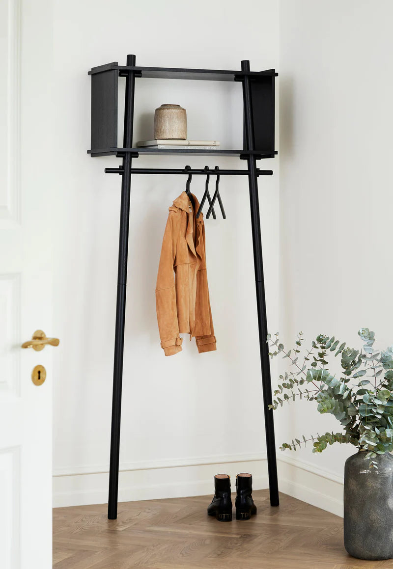 Töjbox Wardrobe ตู้แขวนเสื้อผ้าไม้ oak พร้อมกล่องเก็บของด้านบน ออกแบบโดย Michael Daae Studio