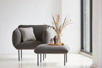 Nakki Ottoman ที่รองขาพร้อมขาโลหะสีดำ ออกแบบโดย Mika Tolvanen