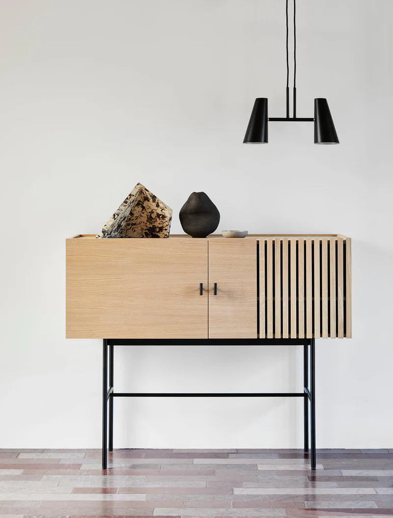 Array Sideboard (180 cm) ตู้เก็บของไม้ oak veneer พร้อมขาโลหะสีดำ ออกแบบโดย Says Who