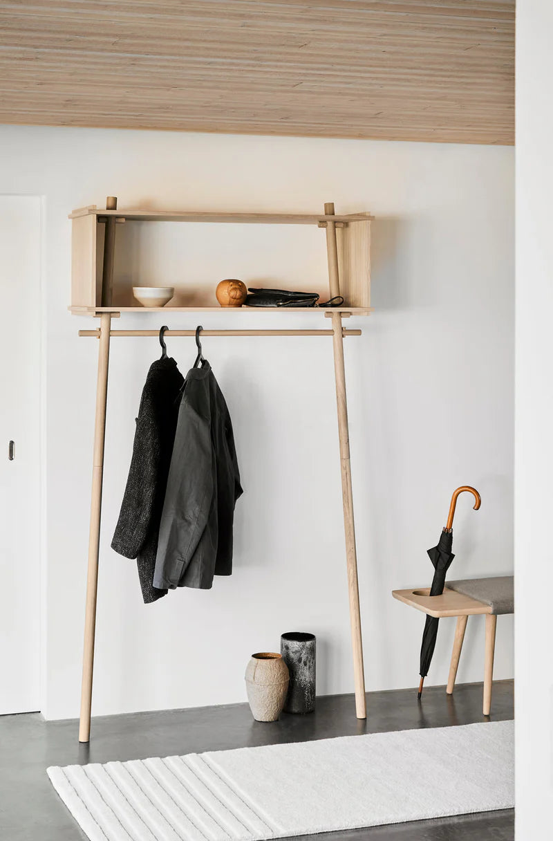 Töjbox Wardrobe ตู้แขวนเสื้อผ้าไม้ oak พร้อมกล่องเก็บของด้านบน ออกแบบโดย Michael Daae Studio