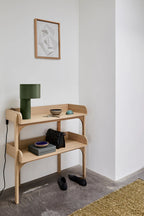 Utility Shelf ชั้นวางของไม้ oak สองระดับสำหรับจัดเก็บของใช้ในบ้าน ออกแบบโดย Rachael Heritage