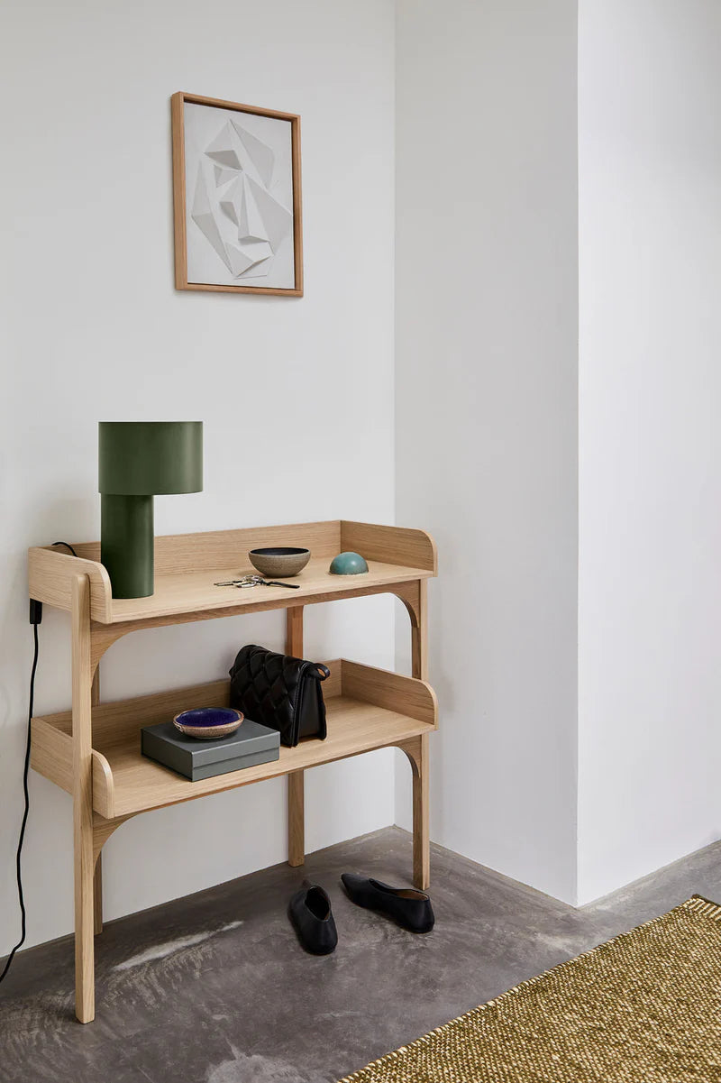 Utility Shelf ชั้นวางของไม้ oak สองระดับสำหรับจัดเก็บของใช้ในบ้าน ออกแบบโดย Rachael Heritage