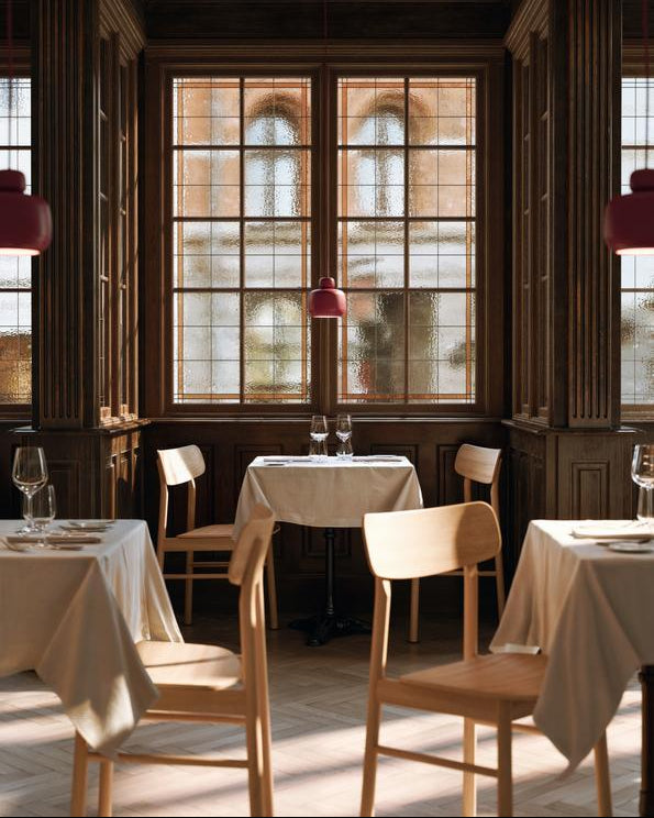 WOUD Soma Dining Chair เป็นเก้าอี้ทานข้าวสไตล์ Scandinavian furniture จากเดนมาร์กที่เน้นเส้นสายเรียบ นั่งสบาย และเข้ากับบ้านแนว Nordic และมินิมอลได้ง่าย โครงสร้างใช้ไม้แท้ ทั้งโอ๊กและแอช พร้อมตัวเลือกแบบบุหนังเพื่อเพิ่มความนุ่มสบาย ดีไซน์พนักพิงโค้งรับหลังและขาไม้ทรงกลมทำให้เก้าอี้ดูอบอุ่นและเบาสบายตามแบบ Danish design เหมาะทั้งโต๊ะอาหารและมุมทำงานในบ้านไทย และสอดคล้องกับแนวคิดของ Old Pine Trees ที่ให้ความสำคัญกับเฟอร์นิเจอร์ไม้คุณภาพดีที่ใช้งานได้จริงและอยู่ได้นาน.