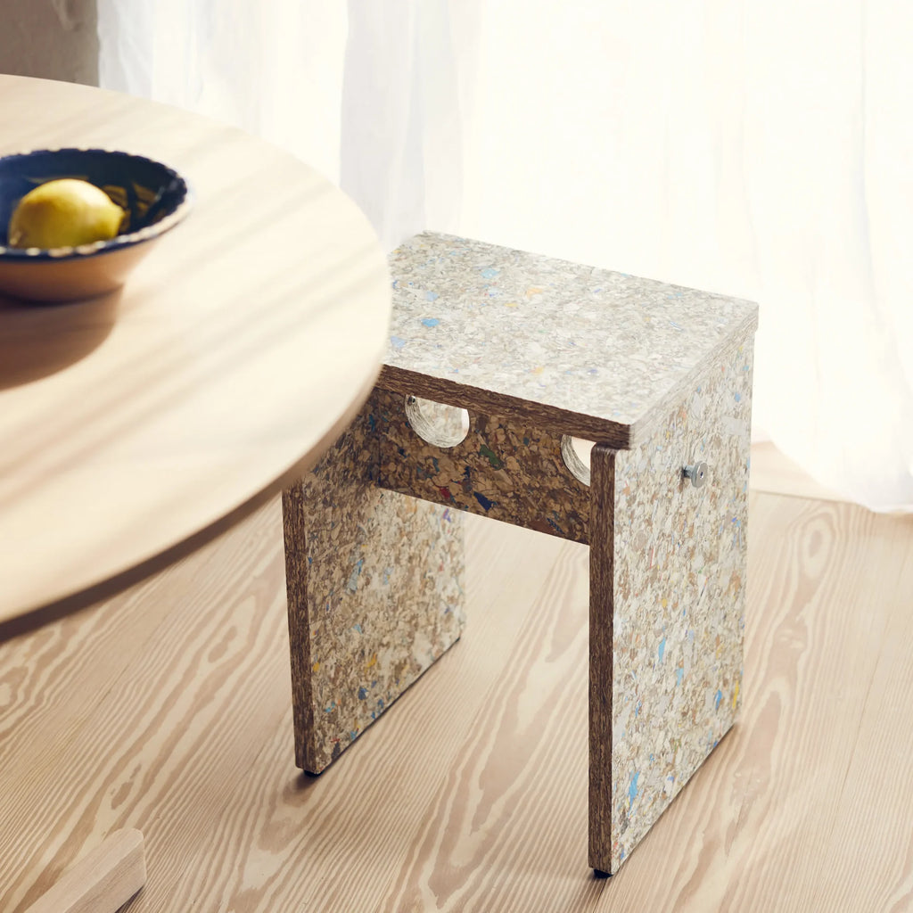 Remake Stool สตูลดีไซน์ร่วมสมัยผลิตจากวัสดุรีไซเคิล Packwall จากกล่องเครื่องดื่ม ออกแบบโดย Jonas Herman