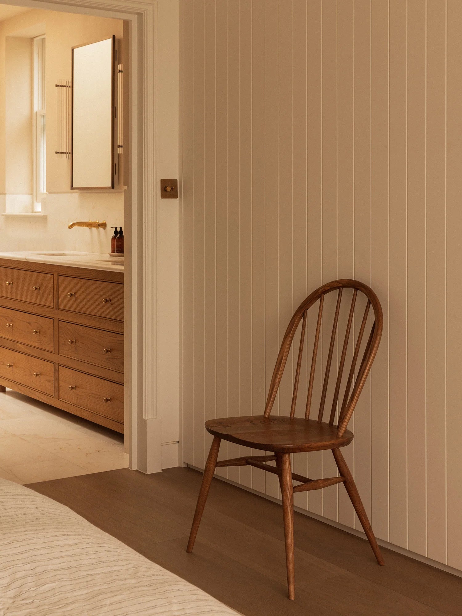 ercol Windsor Dining Chair เก้าอี้ solid ash พร้อมพนักพิงโค้งและซี่ไม้หกซี่ ออกแบบโดย Lucian R. Ercolani