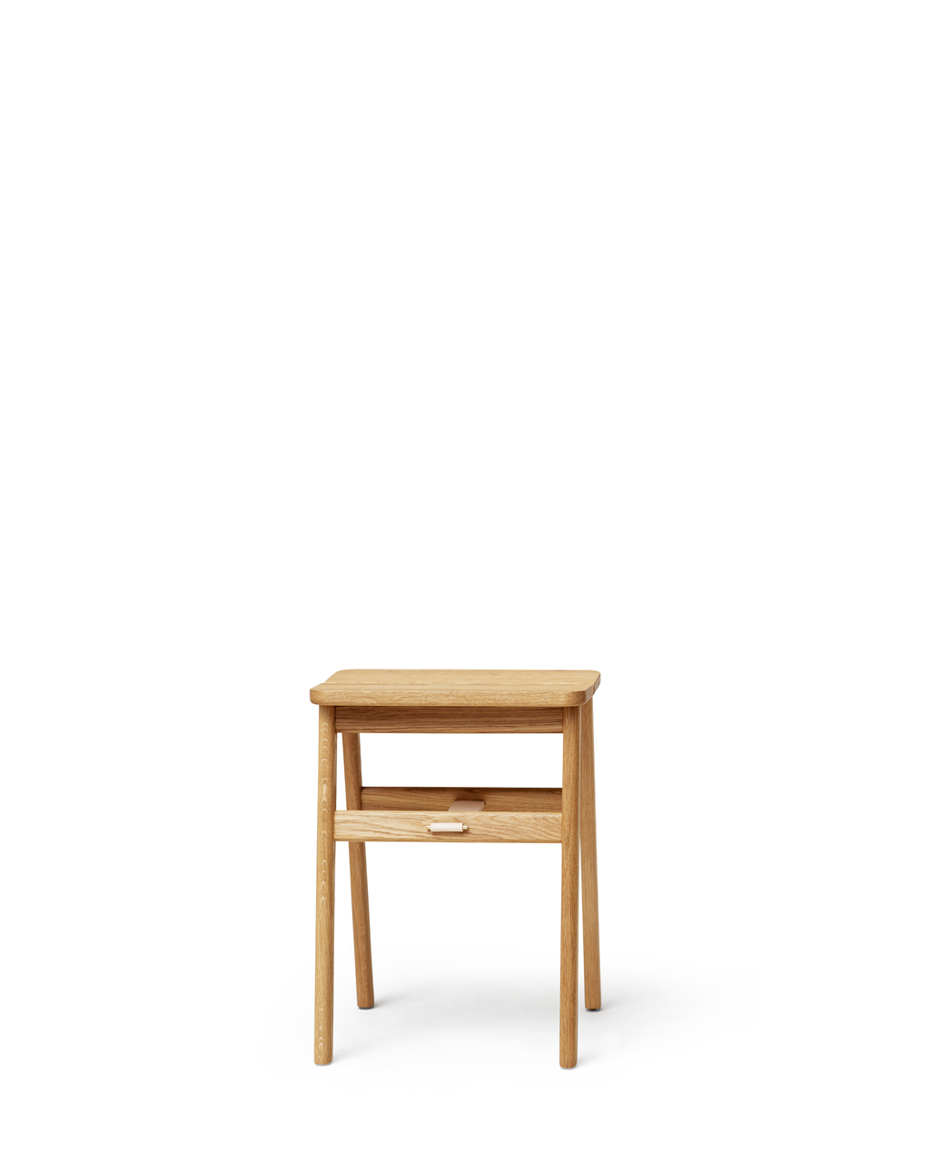 Angle Foldable Stool สตูลพับได้ไม้โอ๊คดีไซน์มินิมอล สามารถแขวนผนังได้ ออกแบบโดย Jonas Herman