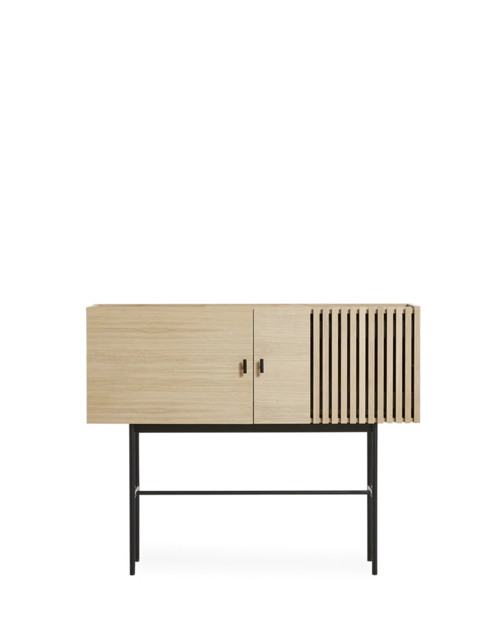 Array Sideboard (180 cm) ตู้เก็บของไม้ oak veneer พร้อมขาโลหะสีดำ ออกแบบโดย Says Who