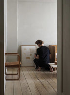 โปสเตอร์ศิลปะ Balance No. 121 จาก Atelier CPH คอลลาจรูปทรงเรขาคณิตจากกระดาษโทนขาว ให้ความรู้สึกเรียบง่าย สงบ และสมดุล