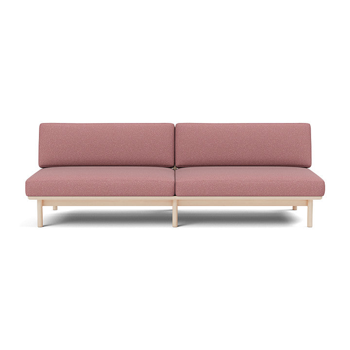 โซฟา Spoke Sofa จาก TAKT แบรนด์เฟอร์นิเจอร์ร่วมสมัยจากเดนมาร์ก ออกแบบโดยสตูดิโอ Anderssen & Voll เพื่อสร้างโซฟาที่ทั้งงดงาม เรียบง่าย และยั่งยืน โครงสร้างไม้โอ๊กแท้ที่ผ่านการรับรอง FSC® ผสมผสานกับเบาะผ้า 100% จาก Kvadrat ทุกส่วนถอดประกอบและซ่อมได้ตามแนวคิด Perpetual Sustainable Design เพื่อยืดอายุการใช้งานและลดของเสีย ดีไซน์แบบสแกนดิเนเวียเผยโครงสร้างอย่างซื่อสัตย์และให้ความรู้สึกอบอุ่น เหมาะกับการใช้งานในทุกพื้นที่ของบ้าน จัดจำหน่ายโดย Old Pine Trees