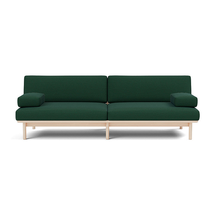 โซฟา Spoke Sofa จาก TAKT แบรนด์เฟอร์นิเจอร์ร่วมสมัยจากเดนมาร์ก ออกแบบโดยสตูดิโอ Anderssen & Voll เพื่อสร้างโซฟาที่ทั้งงดงาม เรียบง่าย และยั่งยืน โครงสร้างไม้โอ๊กแท้ที่ผ่านการรับรอง FSC® ผสมผสานกับเบาะผ้า 100% จาก Kvadrat ทุกส่วนถอดประกอบและซ่อมได้ตามแนวคิด Perpetual Sustainable Design เพื่อยืดอายุการใช้งานและลดของเสีย ดีไซน์แบบสแกนดิเนเวียเผยโครงสร้างอย่างซื่อสัตย์และให้ความรู้สึกอบอุ่น เหมาะกับการใช้งานในทุกพื้นที่ของบ้าน จัดจำหน่ายโดย Old Pine Trees