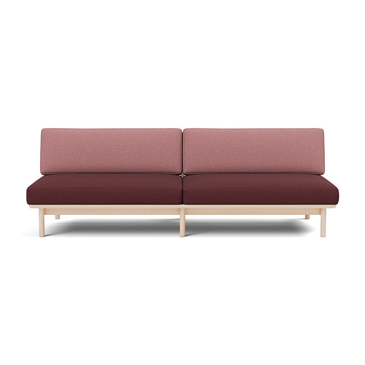 โซฟา Spoke Sofa จาก TAKT แบรนด์เฟอร์นิเจอร์ร่วมสมัยจากเดนมาร์ก ออกแบบโดยสตูดิโอ Anderssen & Voll เพื่อสร้างโซฟาที่ทั้งงดงาม เรียบง่าย และยั่งยืน โครงสร้างไม้โอ๊กแท้ที่ผ่านการรับรอง FSC® ผสมผสานกับเบาะผ้า 100% จาก Kvadrat ทุกส่วนถอดประกอบและซ่อมได้ตามแนวคิด Perpetual Sustainable Design เพื่อยืดอายุการใช้งานและลดของเสีย ดีไซน์แบบสแกนดิเนเวียเผยโครงสร้างอย่างซื่อสัตย์และให้ความรู้สึกอบอุ่น เหมาะกับการใช้งานในทุกพื้นที่ของบ้าน จัดจำหน่ายโดย Old Pine Trees
