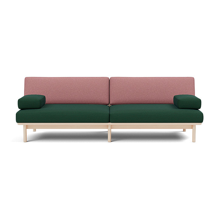 โซฟา Spoke Sofa จาก TAKT แบรนด์เฟอร์นิเจอร์ร่วมสมัยจากเดนมาร์ก ออกแบบโดยสตูดิโอ Anderssen & Voll เพื่อสร้างโซฟาที่ทั้งงดงาม เรียบง่าย และยั่งยืน โครงสร้างไม้โอ๊กแท้ที่ผ่านการรับรอง FSC® ผสมผสานกับเบาะผ้า 100% จาก Kvadrat ทุกส่วนถอดประกอบและซ่อมได้ตามแนวคิด Perpetual Sustainable Design เพื่อยืดอายุการใช้งานและลดของเสีย ดีไซน์แบบสแกนดิเนเวียเผยโครงสร้างอย่างซื่อสัตย์และให้ความรู้สึกอบอุ่น เหมาะกับการใช้งานในทุกพื้นที่ของบ้าน จัดจำหน่ายโดย Old Pine Trees