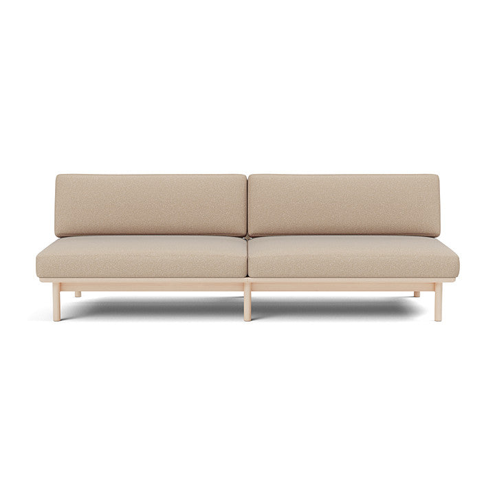 โซฟา Spoke Sofa จาก TAKT แบรนด์เฟอร์นิเจอร์ร่วมสมัยจากเดนมาร์ก ออกแบบโดยสตูดิโอ Anderssen & Voll เพื่อสร้างโซฟาที่ทั้งงดงาม เรียบง่าย และยั่งยืน โครงสร้างไม้โอ๊กแท้ที่ผ่านการรับรอง FSC® ผสมผสานกับเบาะผ้า 100% จาก Kvadrat ทุกส่วนถอดประกอบและซ่อมได้ตามแนวคิด Perpetual Sustainable Design เพื่อยืดอายุการใช้งานและลดของเสีย ดีไซน์แบบสแกนดิเนเวียเผยโครงสร้างอย่างซื่อสัตย์และให้ความรู้สึกอบอุ่น เหมาะกับการใช้งานในทุกพื้นที่ของบ้าน จัดจำหน่ายโดย Old Pine Trees