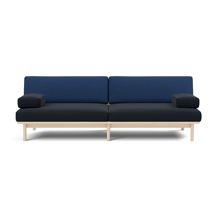 โซฟา Spoke Sofa จาก TAKT แบรนด์เฟอร์นิเจอร์ร่วมสมัยจากเดนมาร์ก ออกแบบโดยสตูดิโอ Anderssen & Voll เพื่อสร้างโซฟาที่ทั้งงดงาม เรียบง่าย และยั่งยืน โครงสร้างไม้โอ๊กแท้ที่ผ่านการรับรอง FSC® ผสมผสานกับเบาะผ้า 100% จาก Kvadrat ทุกส่วนถอดประกอบและซ่อมได้ตามแนวคิด Perpetual Sustainable Design เพื่อยืดอายุการใช้งานและลดของเสีย ดีไซน์แบบสแกนดิเนเวียเผยโครงสร้างอย่างซื่อสัตย์และให้ความรู้สึกอบอุ่น เหมาะกับการใช้งานในทุกพื้นที่ของบ้าน จัดจำหน่ายโดย Old Pine Trees