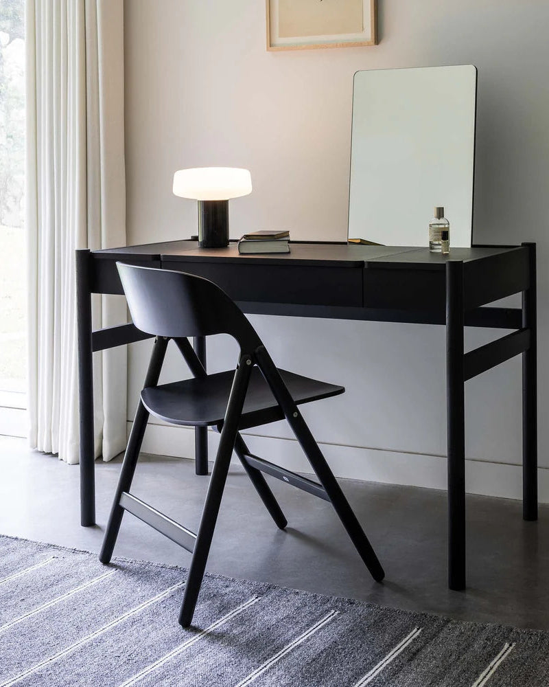 Narin Folding Chair เก้าอี้พับไม้ดีไซน์มินิมอลโครงสร้างแข็งแรง ออกแบบโดย David Irwin