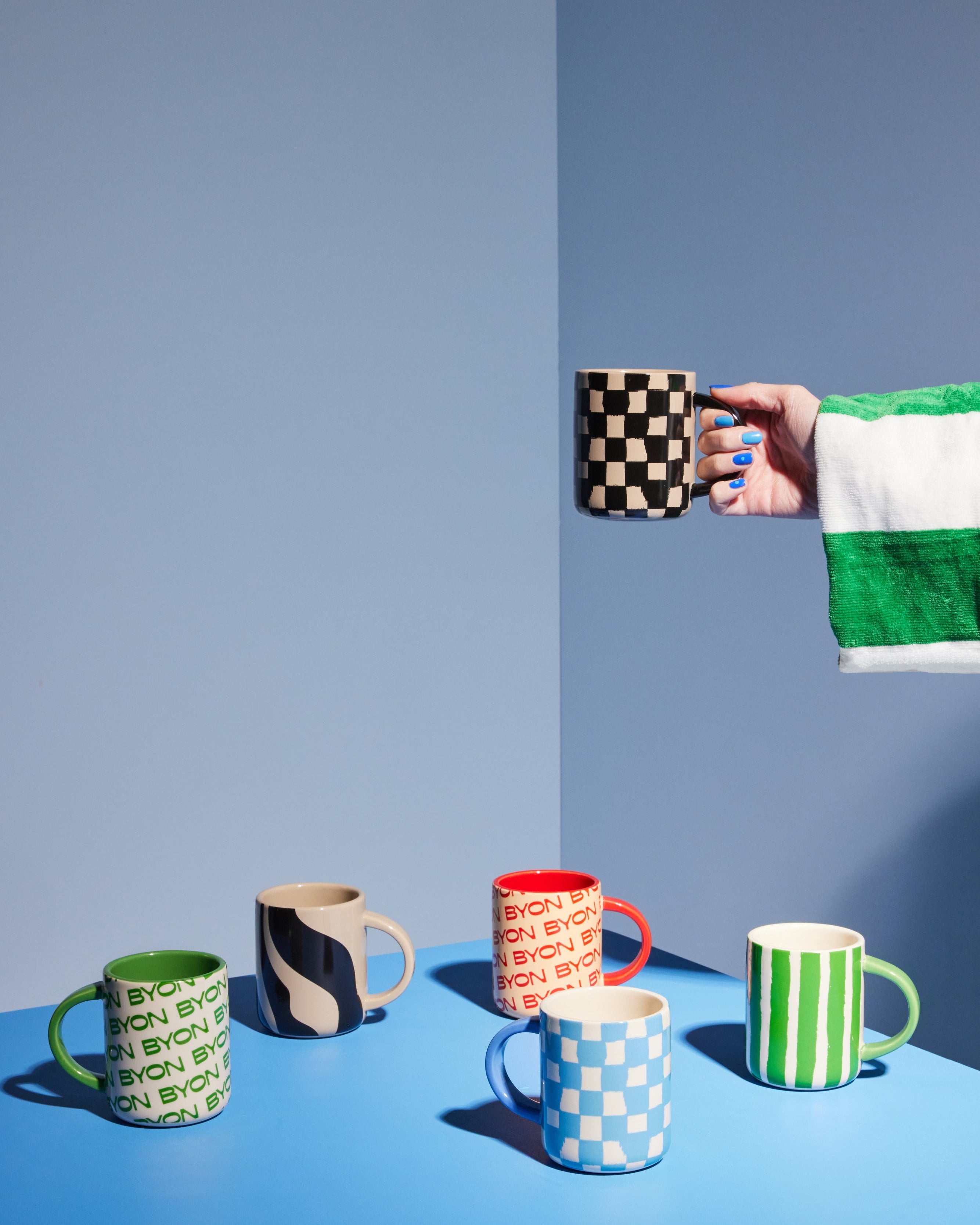 แก้วมัค Byon Liz ลายม้าลายสีดำเบจ ดีไซน์จากสวีเดน ผลิตจากสโตนแวร์คุณภาพสูง ลายคลื่นสุดเท่ ใช้กับเครื่องล้างจานและไมโครเวฟได้ เหมาะกับทุกมุมกาแฟและบ้านสไตล์สแกนดิเนเวียน