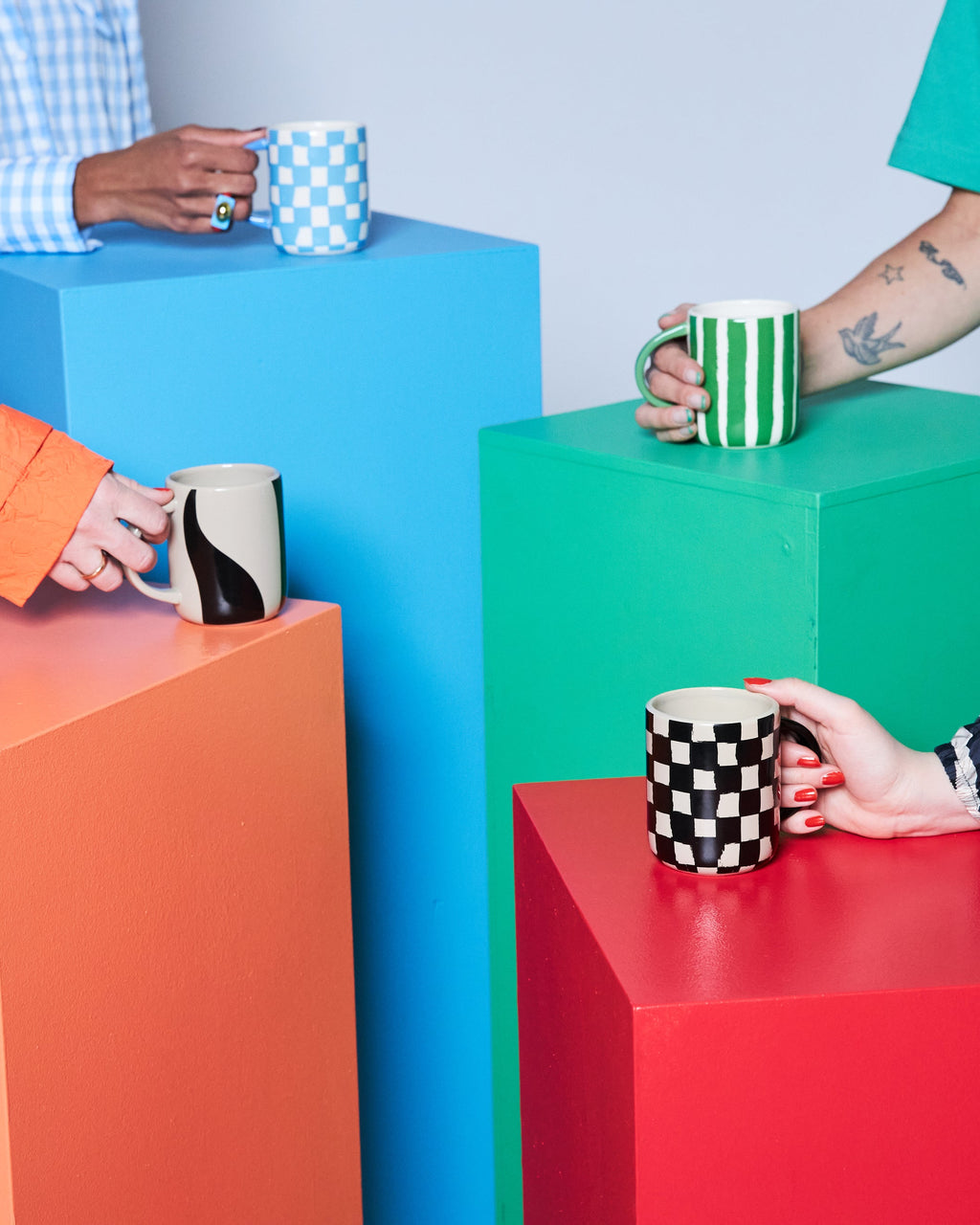 แก้วมัค Byon Liz ลายม้าลายสีดำเบจ ดีไซน์จากสวีเดน ผลิตจากสโตนแวร์คุณภาพสูง ลายคลื่นสุดเท่ ใช้กับเครื่องล้างจานและไมโครเวฟได้ เหมาะกับทุกมุมกาแฟและบ้านสไตล์สแกนดิเนเวียน