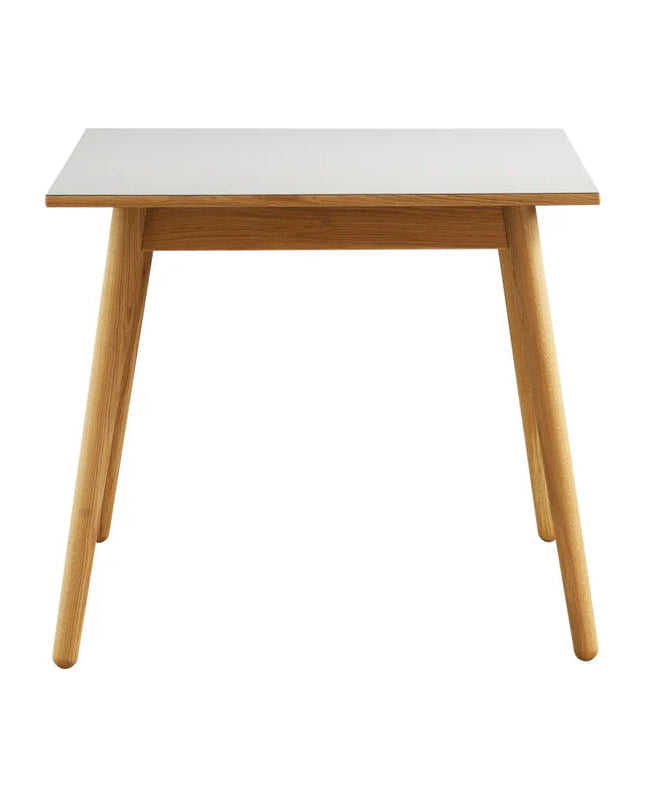 FDB Møbler C35 Dining Table Series โต๊ะไม้โอ๊กดีไซน์ปี 1957 โดย Poul M. Volther พร้อมตัวเลือกท็อปไม้โอ๊กและลิเนเลียม หลายขนาดและแผ่นต่อโต๊ะ (extension leaves)