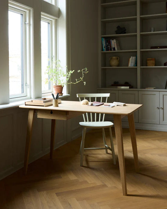 FDB Møbler C67 Butler Desk โต๊ะทำงานไม้โอ๊กดีไซน์มินิมอลโดย Foersom & Hiort-Lorenzen พร้อมลิ้นชักสอดสองด้าน มีสองขนาด 120 และ 156 ซม.