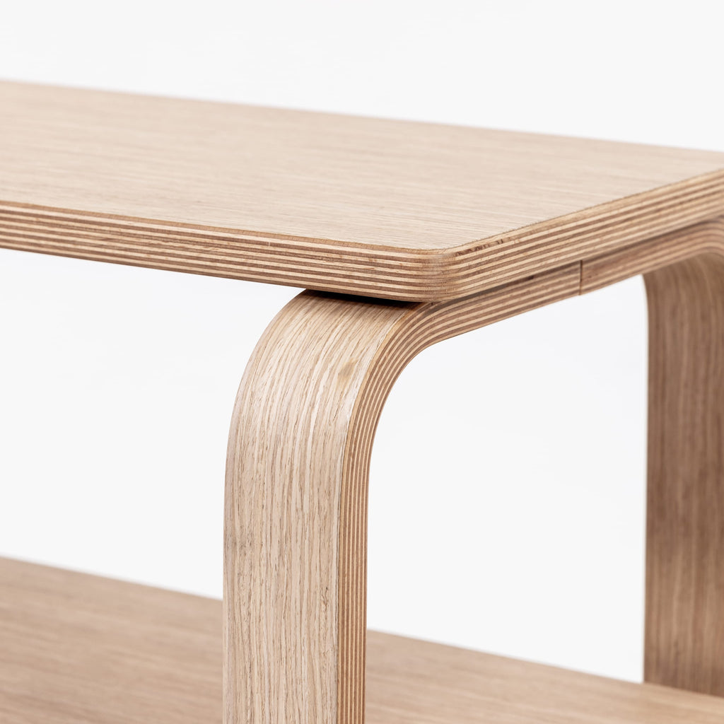 Case Furniture Altura Bench ม้านั่งสองระดับดีไซน์ร่วมสมัยจาก Patricia Pérez ทำจากไม้โอ๊ค ขอบโค้ง เรียบคม ใช้ได้ทั้งวางของและนั่ง
