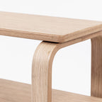 Case Furniture Altura Bench ม้านั่งสองระดับดีไซน์ร่วมสมัยจาก Patricia Pérez ทำจากไม้โอ๊ค ขอบโค้ง เรียบคม ใช้ได้ทั้งวางของและนั่ง