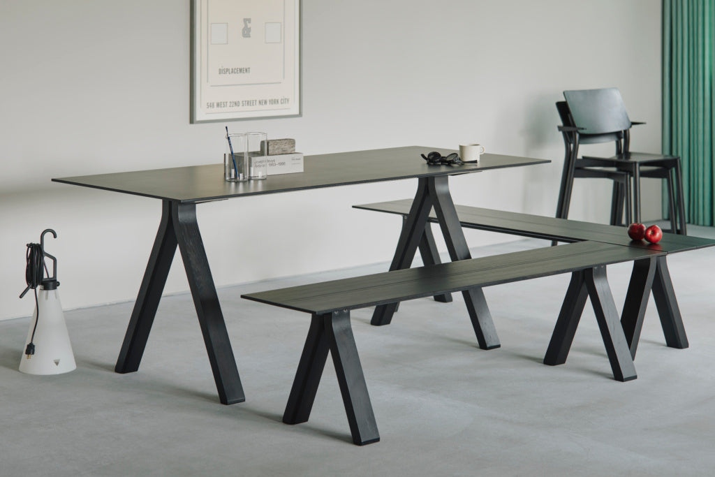 Karimoku New Standard Spectrum Bench 180 ม้านั่งไม้โอ๊คดีไซน์มินิมอลสำหรับโต๊ะ Spectrum ออกแบบโดย Geckeler Michels