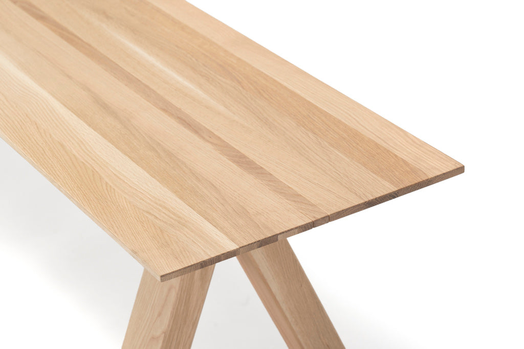 Karimoku New Standard Spectrum Bench 180 ม้านั่งไม้โอ๊คดีไซน์มินิมอลสำหรับโต๊ะ Spectrum ออกแบบโดย Geckeler Michels