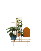 Zilio A&C Etta Screen โครงสร้าง ash และ plywood พร้อมชั้นวาง เสาตั้งสำหรับต้นไม้ และ upholstered backrest ออกแบบโดย Dossofiorito