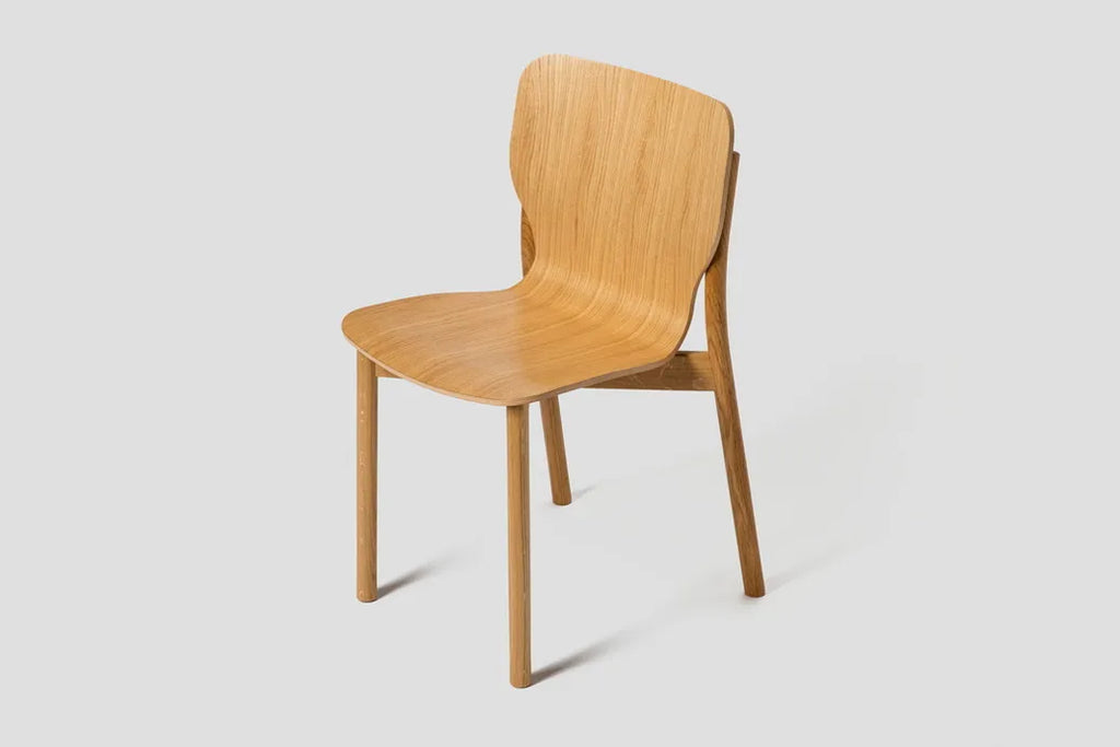 Very Good & Proper Pino Chair เก้าอี้ไม้โครง oak และที่นั่ง plywood ชิ้นเดียว ออกแบบโดย John Tree