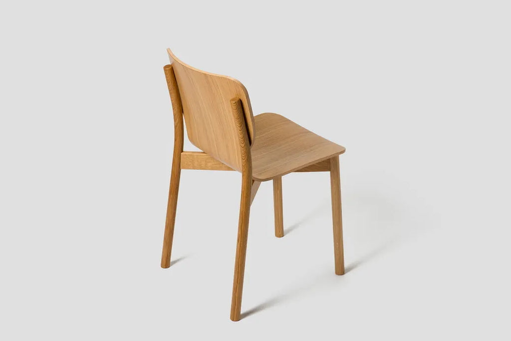 Very Good & Proper Pino Chair เก้าอี้ไม้โครง oak และที่นั่ง plywood ชิ้นเดียว ออกแบบโดย John Tree