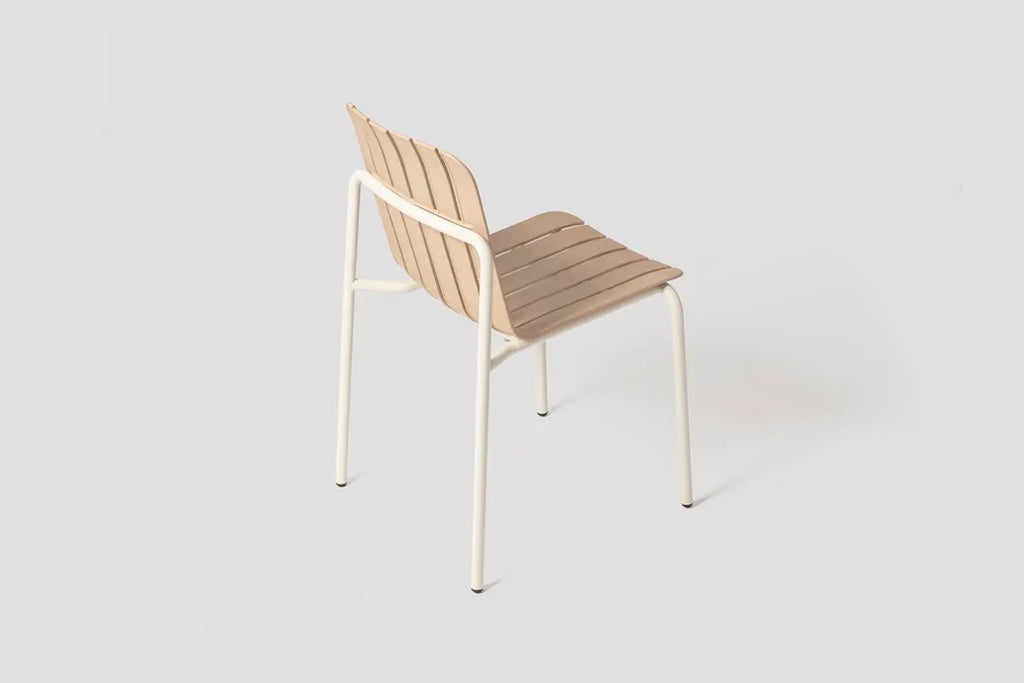 Very Good & Proper Latte Chair เก้าอี้ outdoor โครงเหล็ก ที่นั่ง biocomposite hemp และพลาสติกรีไซเคิล ออกแบบโดย AC/AL