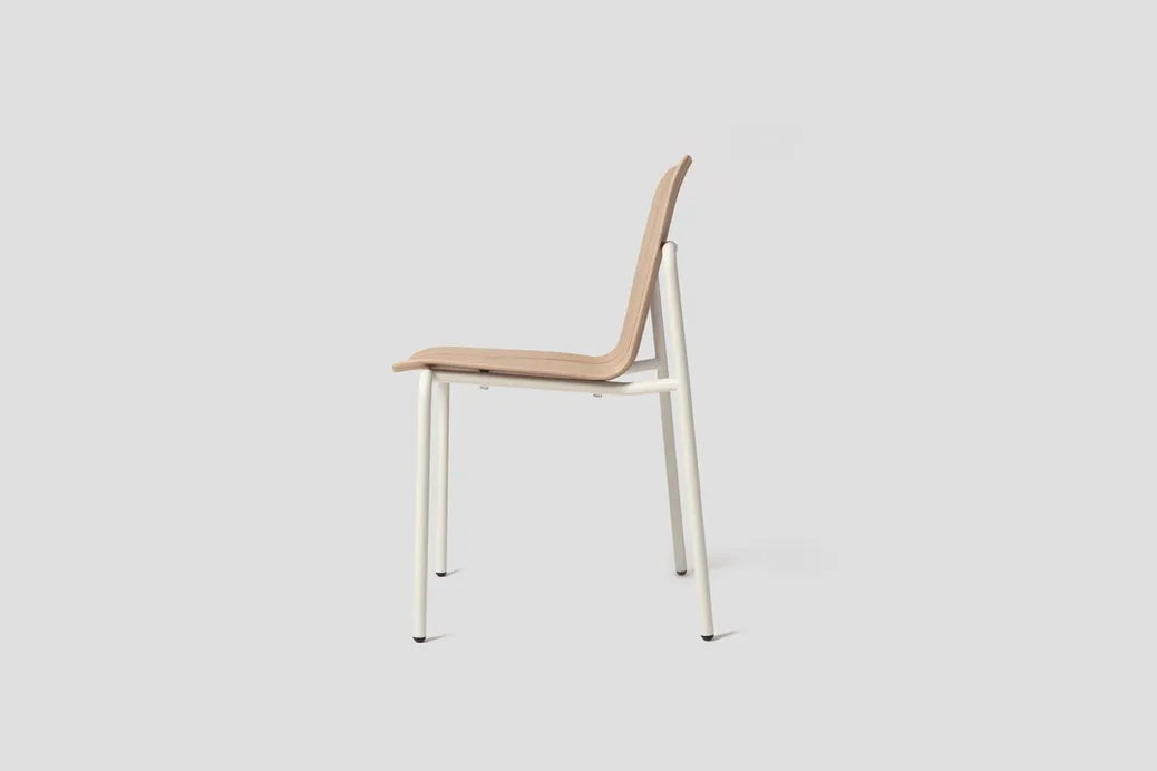 Very Good & Proper Latte Chair เก้าอี้ outdoor โครงเหล็ก ที่นั่ง biocomposite hemp และพลาสติกรีไซเคิล ออกแบบโดย AC/AL