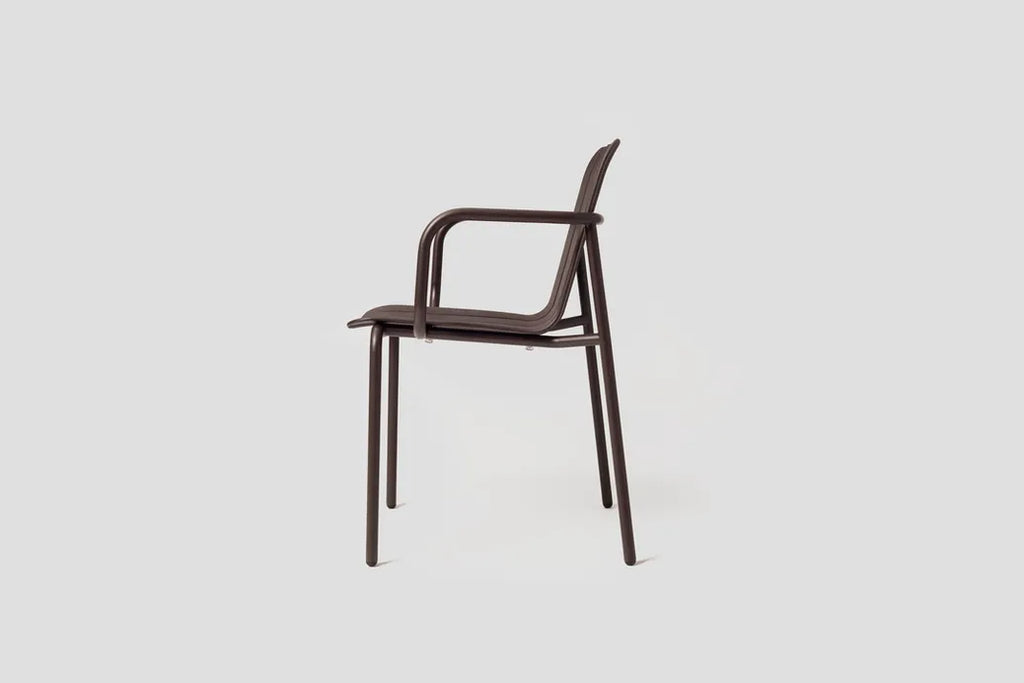 Very Good & Proper Latte Armchair เก้าอี้ outdoor มีที่วางแขน โครงเหล็ก ที่นั่ง biocomposite hemp และพลาสติกรีไซเคิล ออกแบบโดย AC/AL