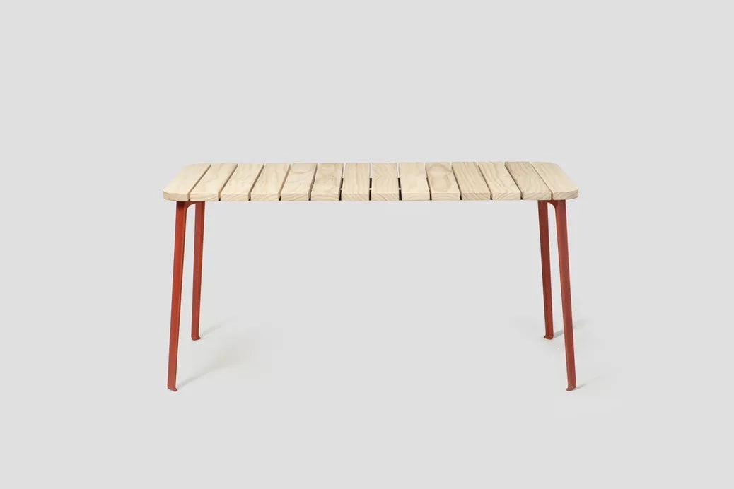 Very Good & Proper Canteen Outdoor Table โต๊ะไม้ Accoya สำหรับภายนอก โครงขา aluminium ออกแบบโดย Ed Carpenter และ André Klauser