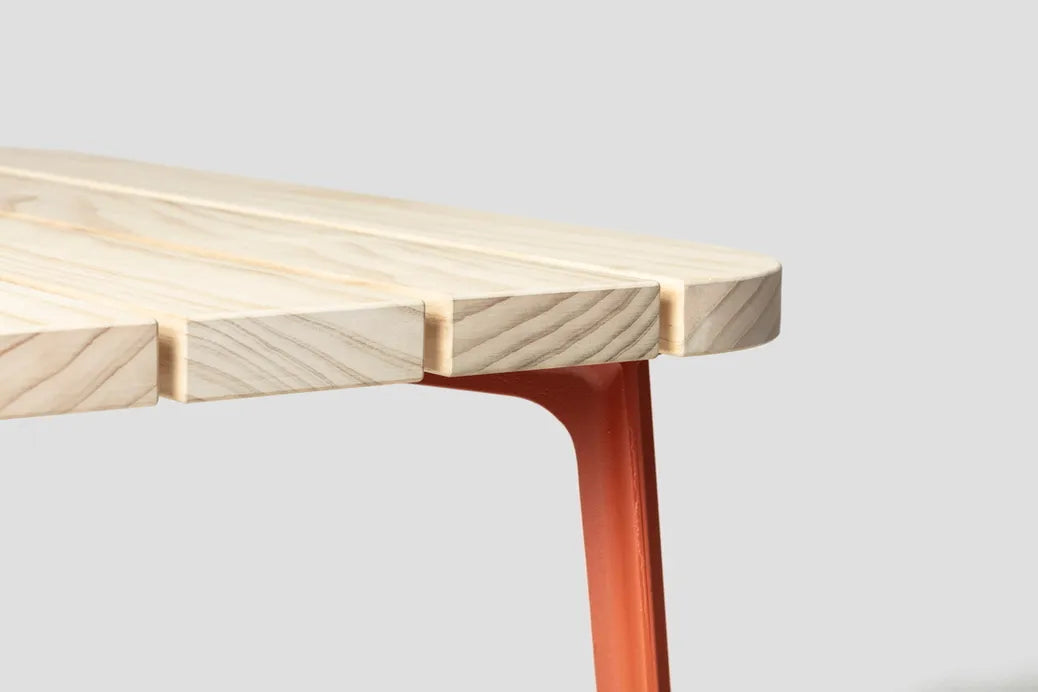 Very Good & Proper Canteen Outdoor Table โต๊ะไม้ Accoya สำหรับภายนอก โครงขา aluminium ออกแบบโดย Ed Carpenter และ André Klauser
