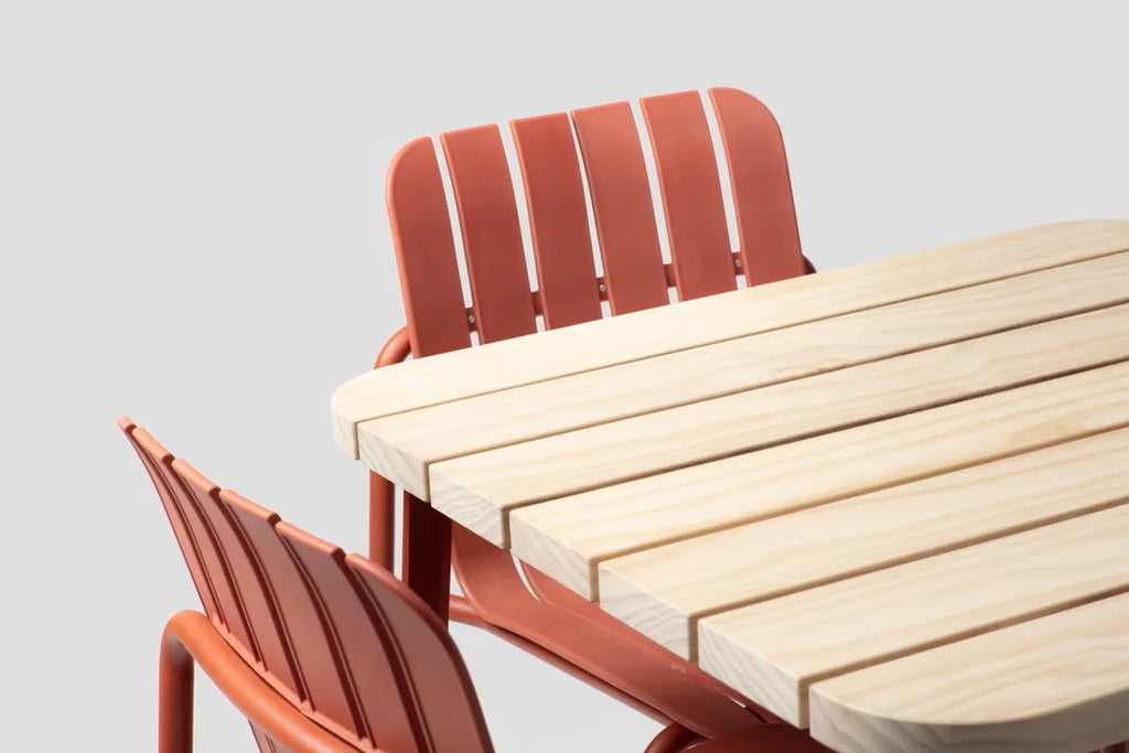 Very Good & Proper Canteen Outdoor Table โต๊ะไม้ Accoya สำหรับภายนอก โครงขา aluminium ออกแบบโดย Ed Carpenter และ André Klauser