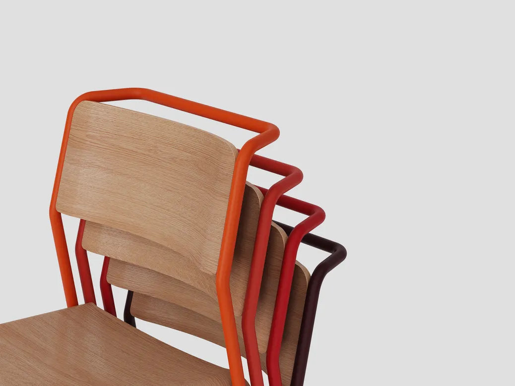Very Good & Proper Canteen Utility Chair เก้าอี้โครงเหล็ก ที่นั่ง plywood แบบซ้อนเก็บได้ ออกแบบโดย Ed Carpenter และ André Klauser