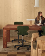 Very Good & Proper Dino Chair เก้าอี้โครงเหล็ก ที่นั่ง plywood ชิ้นเดียว รองรับการเคลื่อนไหว ออกแบบโดย John Tree