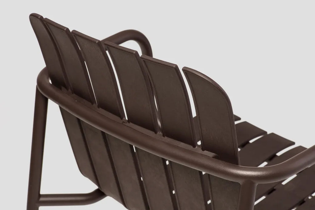 Very Good & Proper Latte Armchair เก้าอี้ outdoor มีที่วางแขน โครงเหล็ก ที่นั่ง biocomposite hemp และพลาสติกรีไซเคิล ออกแบบโดย AC/AL