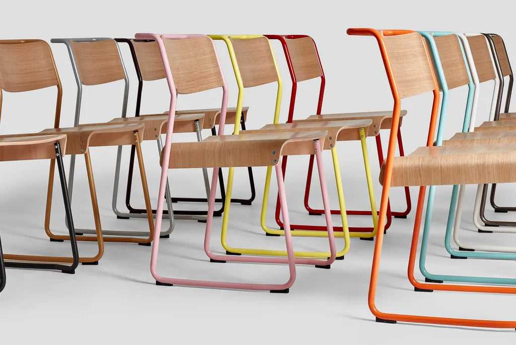 Very Good & Proper Canteen Utility Chair เก้าอี้โครงเหล็ก ที่นั่ง plywood แบบซ้อนเก็บได้ ออกแบบโดย Ed Carpenter และ André Klauser