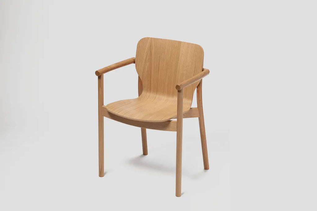 Very Good & Proper Pino Chair เก้าอี้ไม้โครง oak และที่นั่ง plywood ชิ้นเดียว ออกแบบโดย John Tree