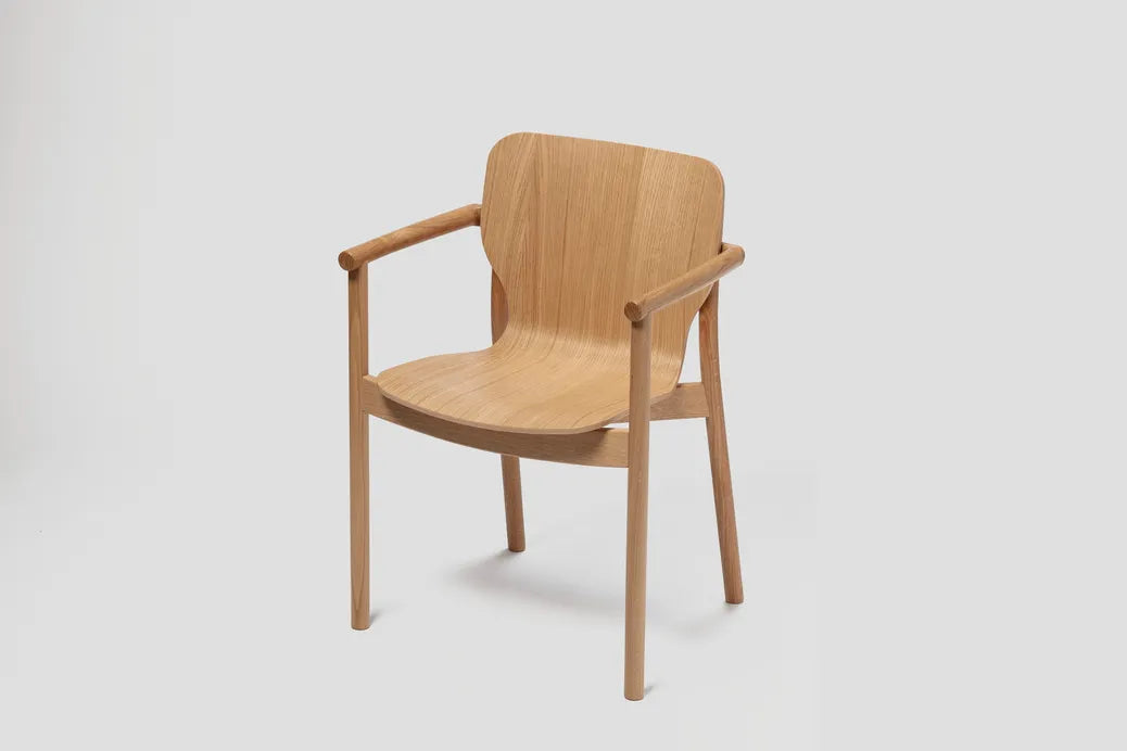 Very Good & Proper Pino Chair เก้าอี้ไม้โครง oak และที่นั่ง plywood ชิ้นเดียว ออกแบบโดย John Tree