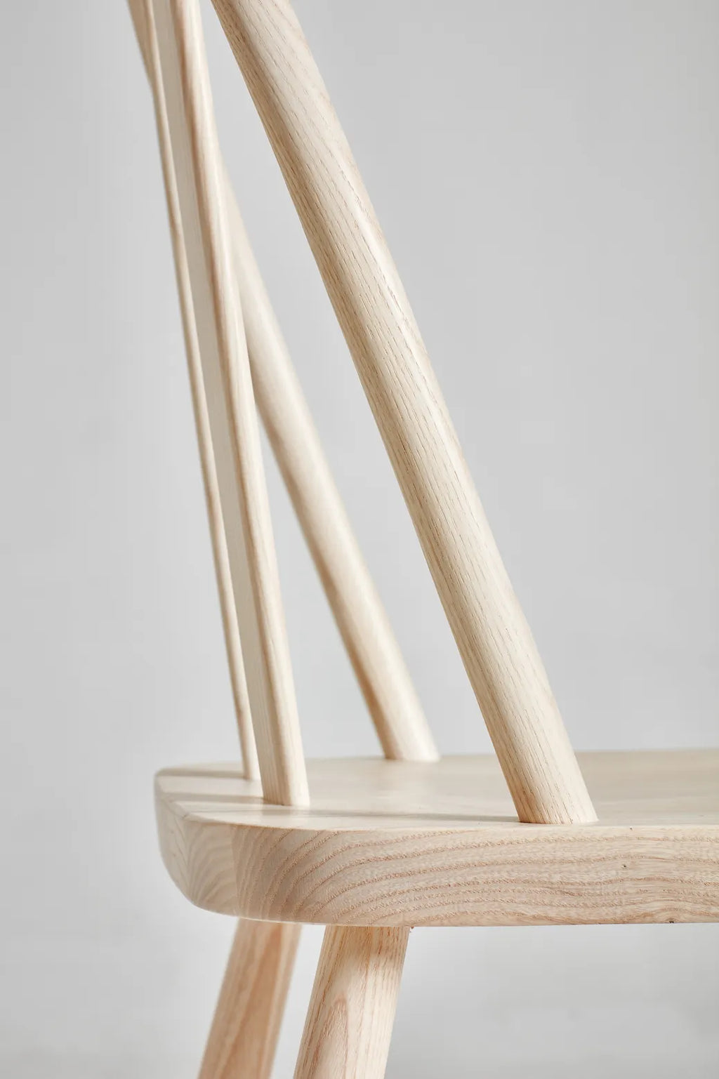 Very Good & Proper Bird Chair เก้าอี้ไม้ ash โครงสร้างแบบ Windsor ออกแบบโดย Michael Marriott